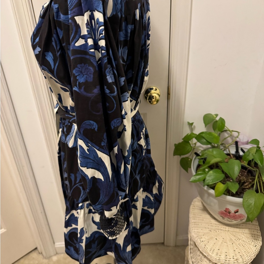 Alice + Olivia Navy and White Floral Mini Dress - Picture 6 of 16